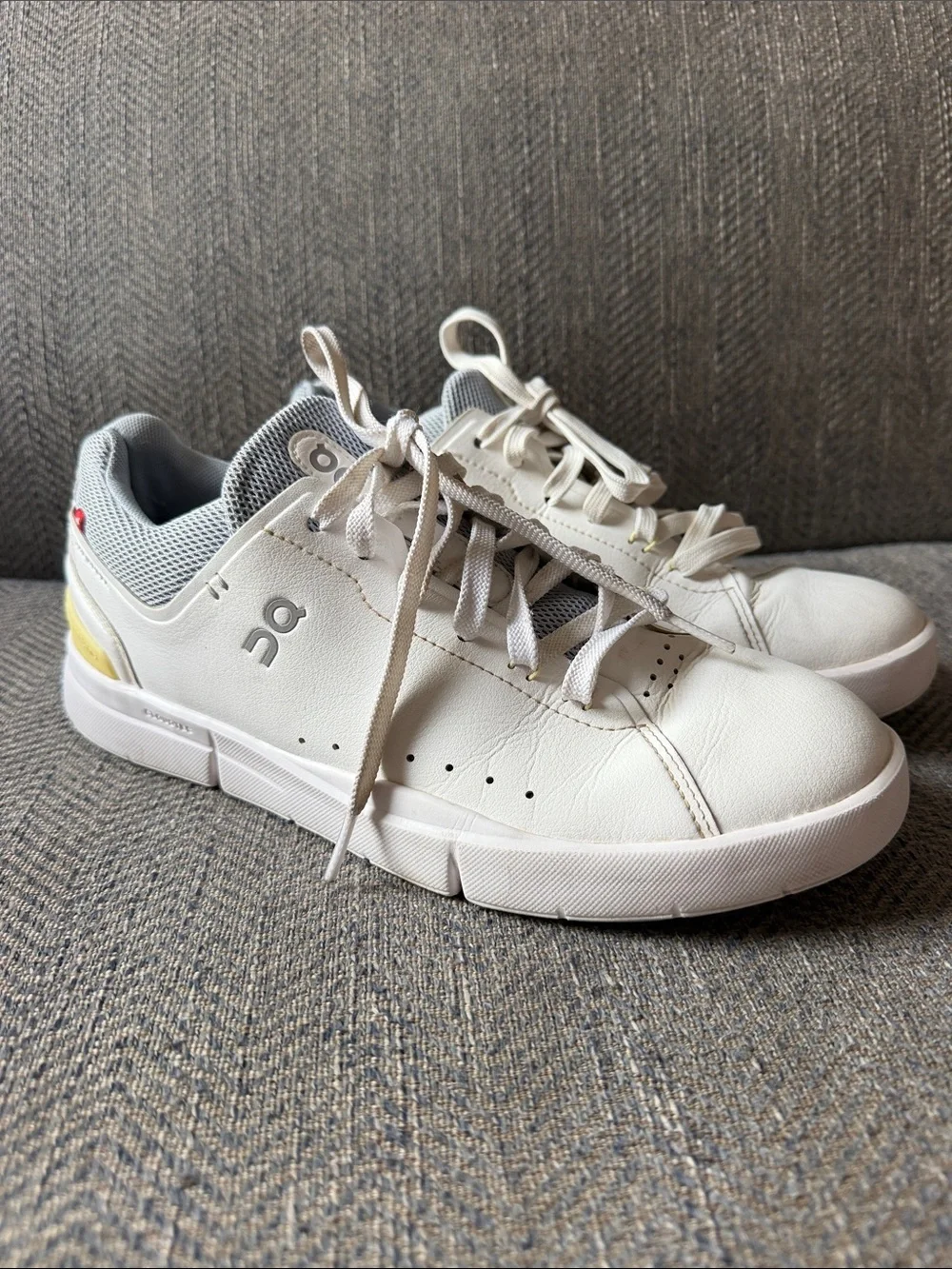 On Clouds THE ROGER Advantage Women’s Tennis Sneaker Size: 9